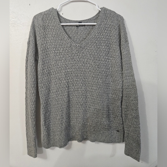 American Eagle Gray Knit V Neck Sweater! - Picture 1 of 5